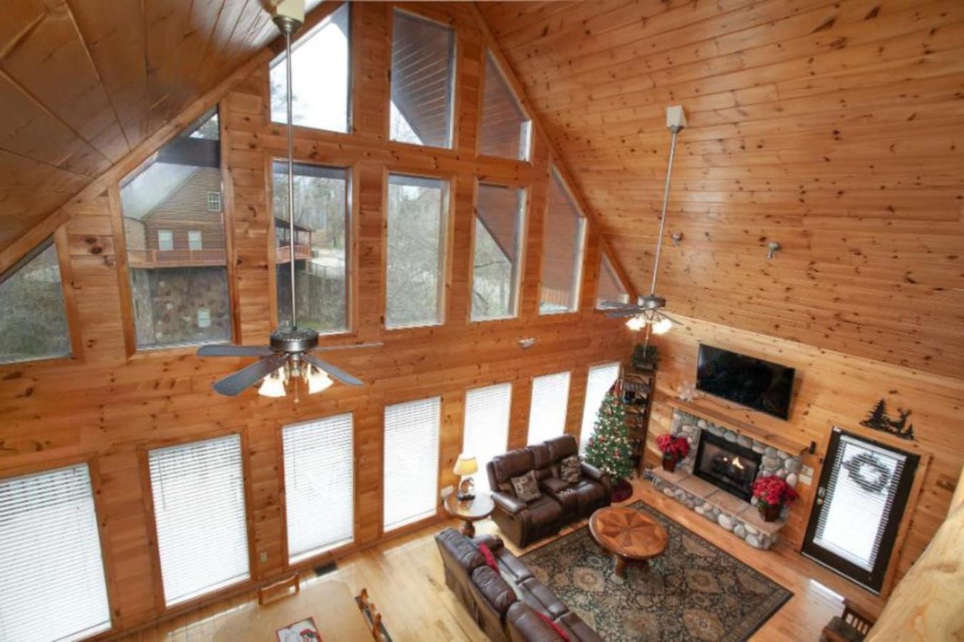 Hillbilly Hilton Hot Tub, Game Room, Mtn View Holiday home