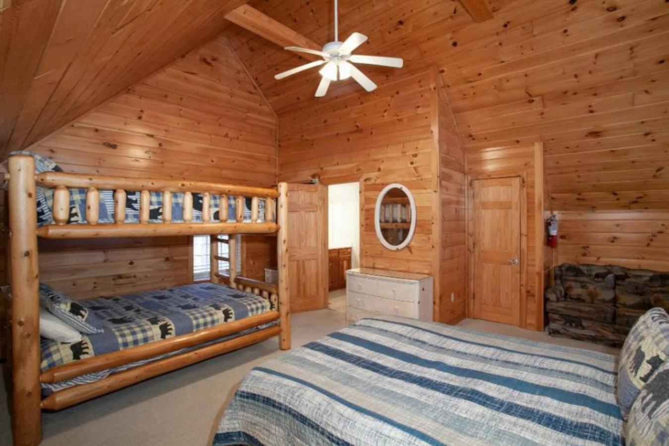 Holiday home Hillbilly Hilton Hot Tub, Game Room, Mtn View