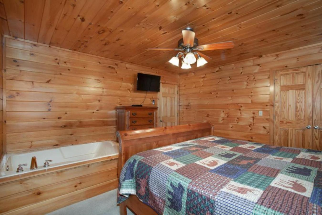 Holiday home Hillbilly Hilton Hot Tub, Game Room, Mtn View Gatlinburg