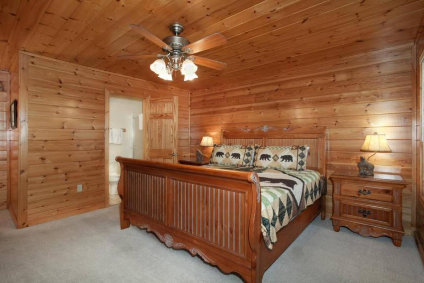 Hillbilly Hilton Hot Tub, Game Room, Mtn View Gatlinburg