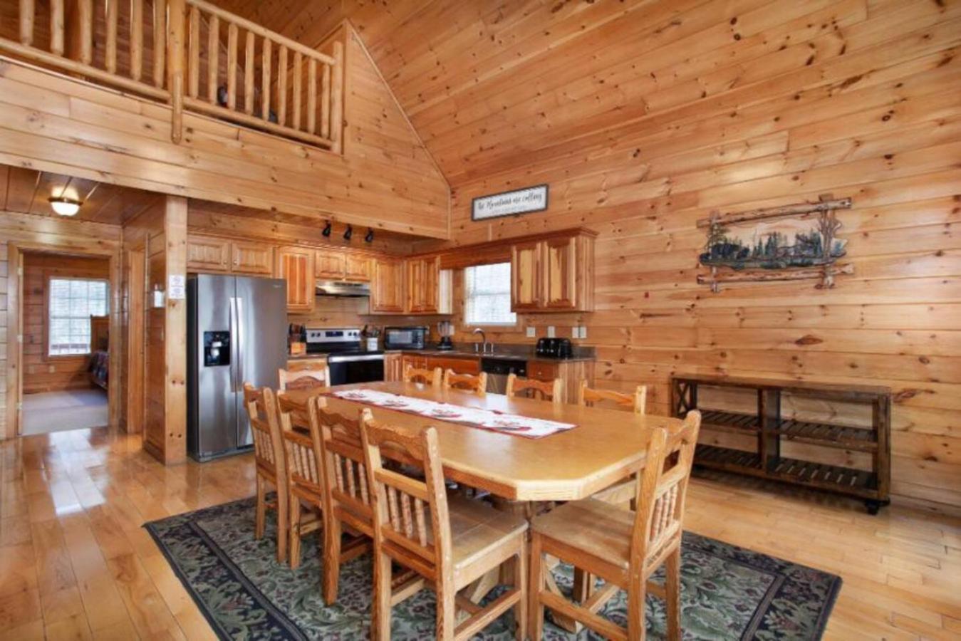 Hillbilly Hilton Hot Tub, Game Room, Mtn View Holiday home Gatlinburg