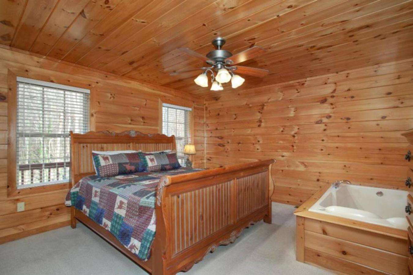 Holiday home Hillbilly Hilton Hot Tub, Game Room, Mtn View Gatlinburg