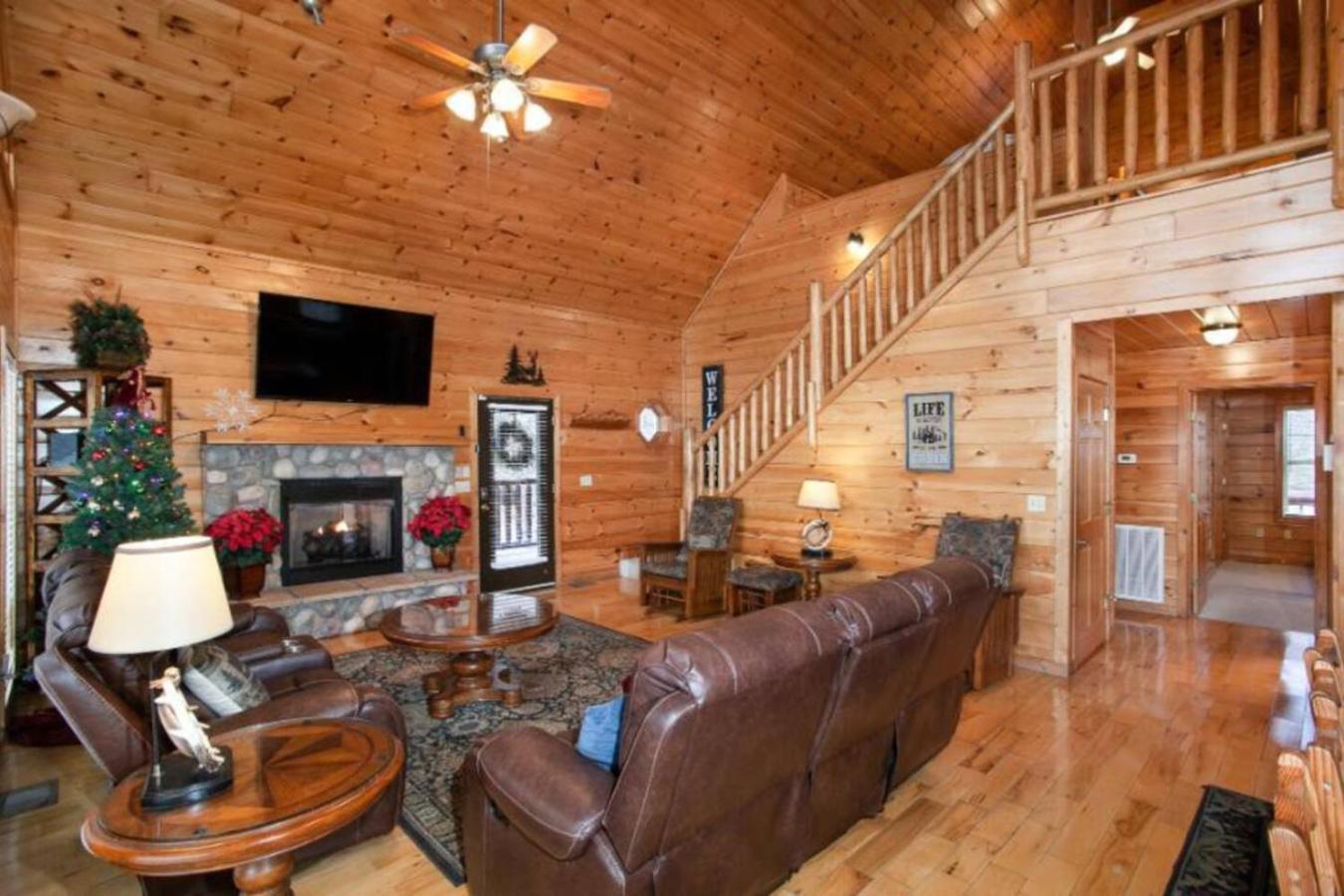 Holiday home Hillbilly Hilton Hot Tub, Game Room, Mtn View *