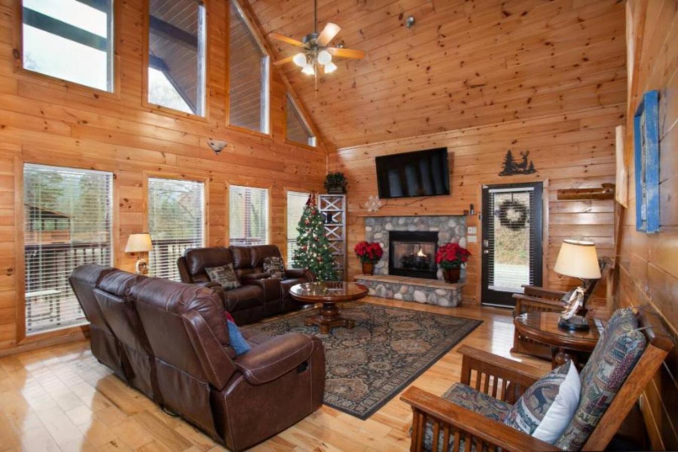 Holiday home Hillbilly Hilton Hot Tub, Game Room, Mtn View Gatlinburg