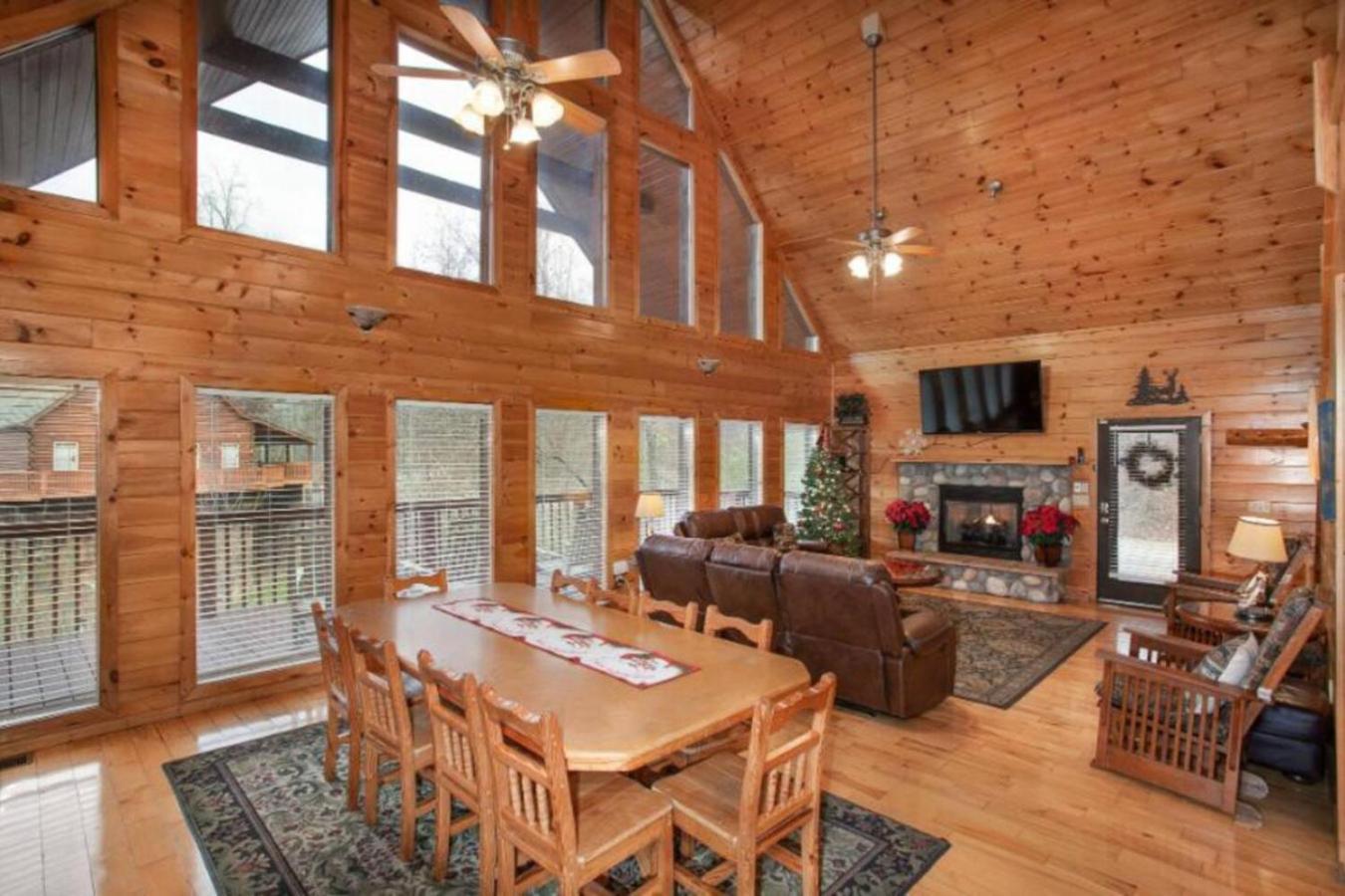 Holiday home Hillbilly Hilton Hot Tub, Game Room, Mtn View Gatlinburg