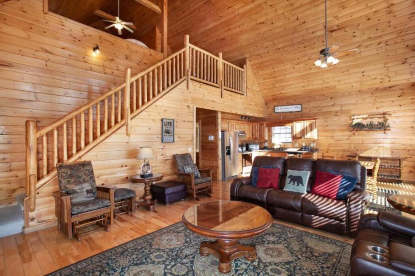 Hillbilly Hilton Hot Tub, Game Room, Mtn View Holiday home *