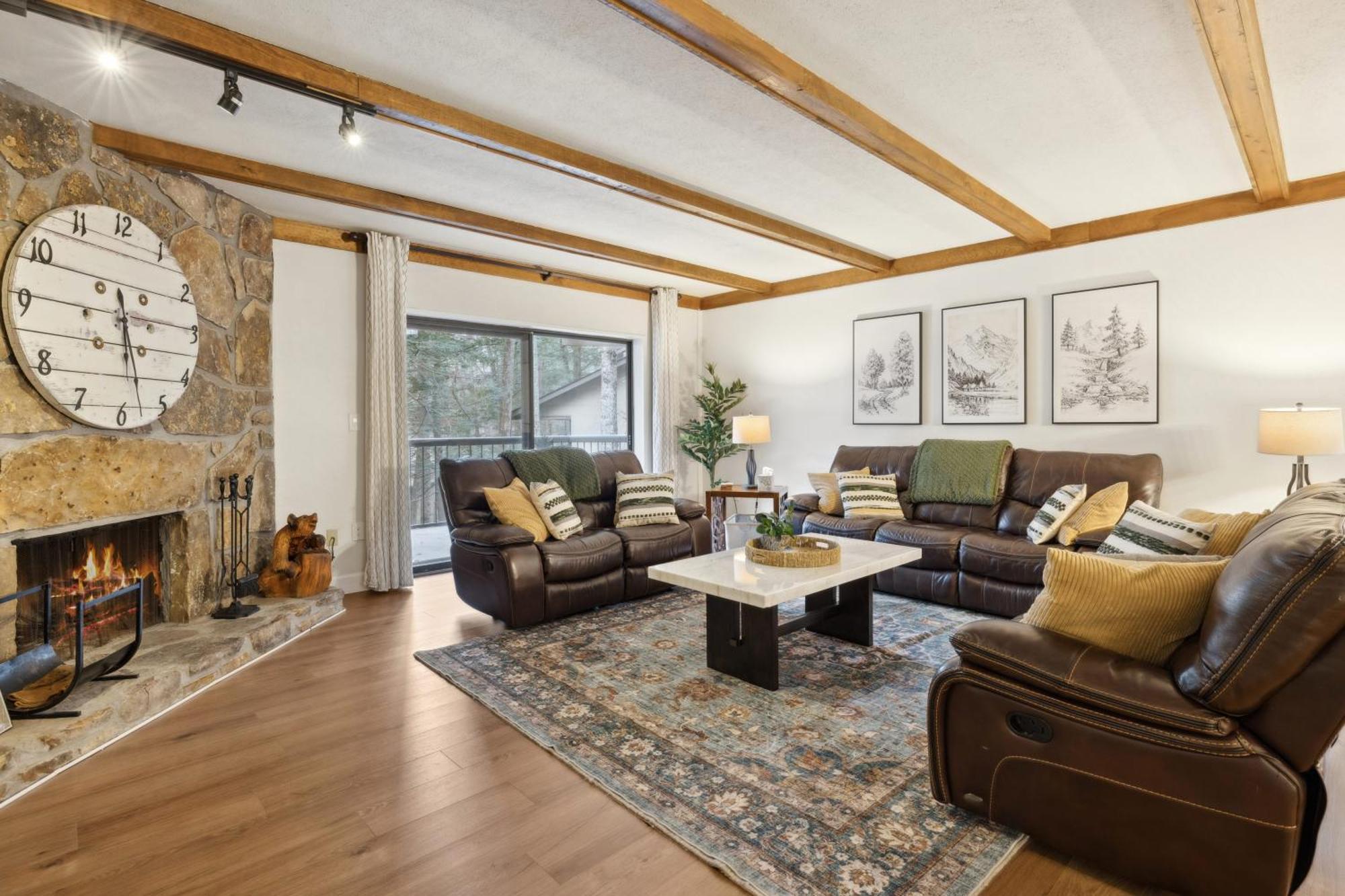 Modern With Pool Table, Balcony & Access To 3 Pools