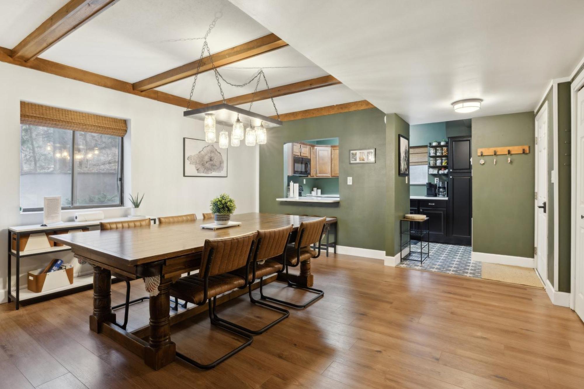 Modern With Pool Table, Balcony & Access To 3 Pools * Gatlinburg