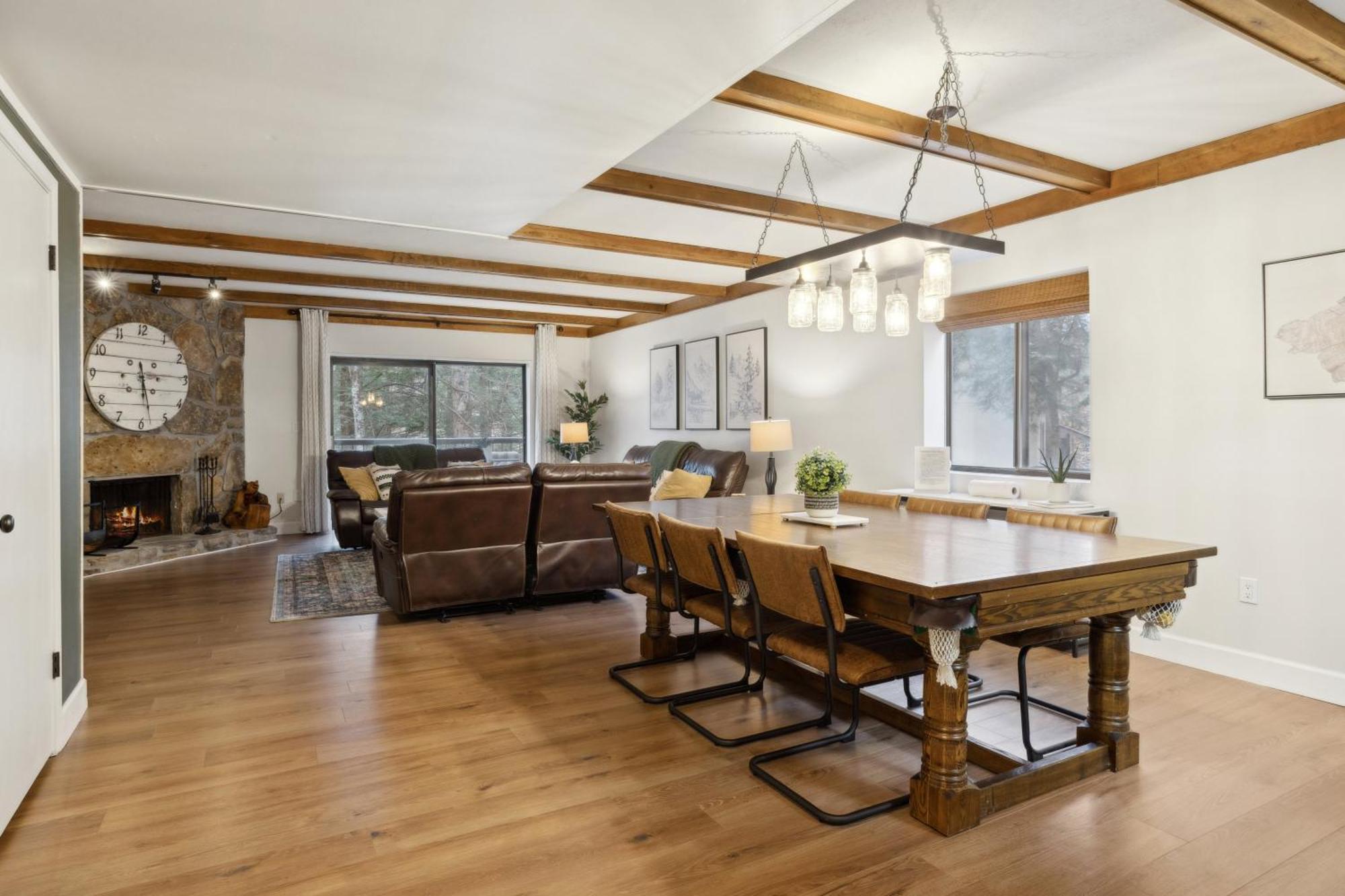 Modern With Pool Table, Balcony & Access To 3 Pools Holiday home Gatlinburg
