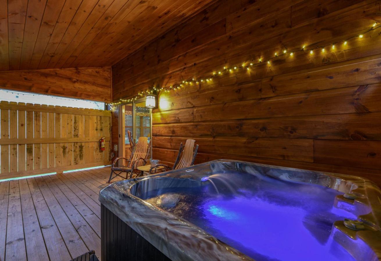 Mystical Morning Hot Tub, Arcade, And *