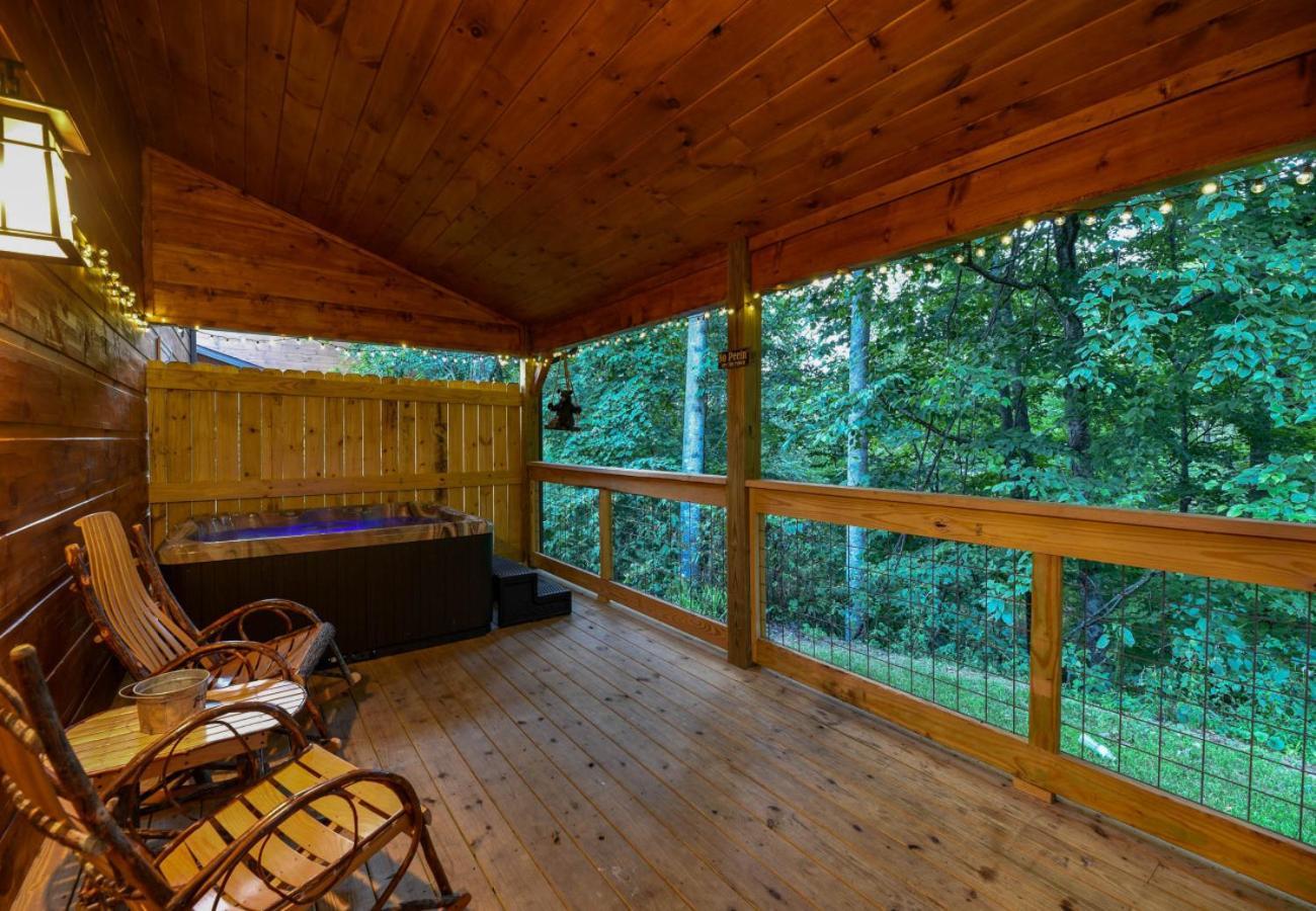 Holiday home Mystical Morning Hot Tub, Arcade, And