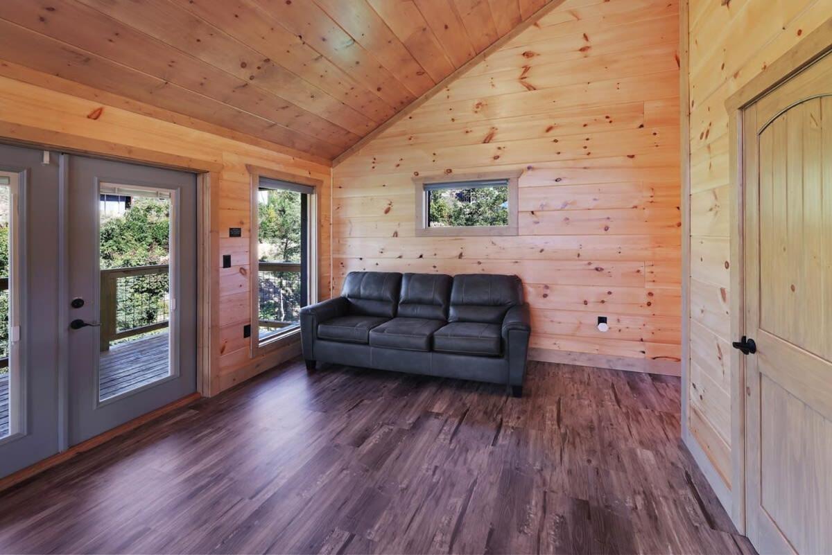 Big Bear Shack - Handicap Accessible & Dog Friendly Holiday home Gatlinburg