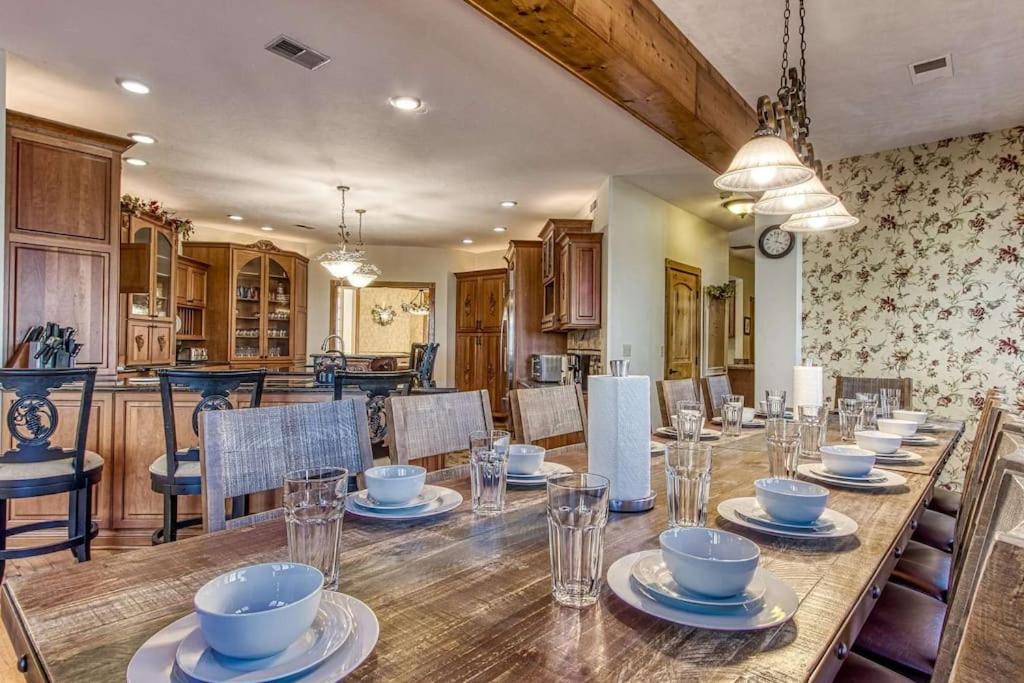 Mountain Bliss: Estate W/ Views~firepit~hot Tub~gburg 5min~3 Pools * Gatlinburg