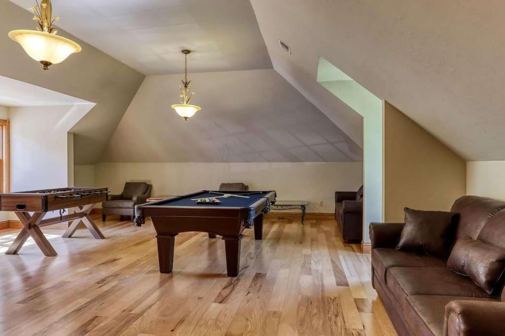 Mountain Bliss: Estate W/ Views~firepit~hot Tub~gburg 5min~3 Pools Gatlinburg