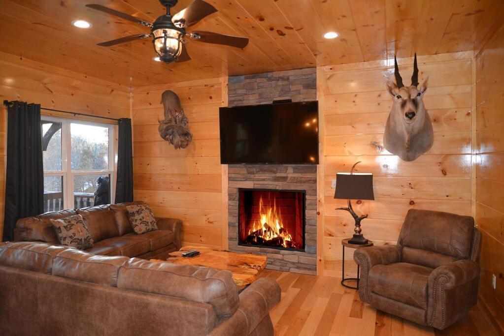 Smoky Mountain Heaven Vi, 5 Luxury King Holiday home Gatlinburg