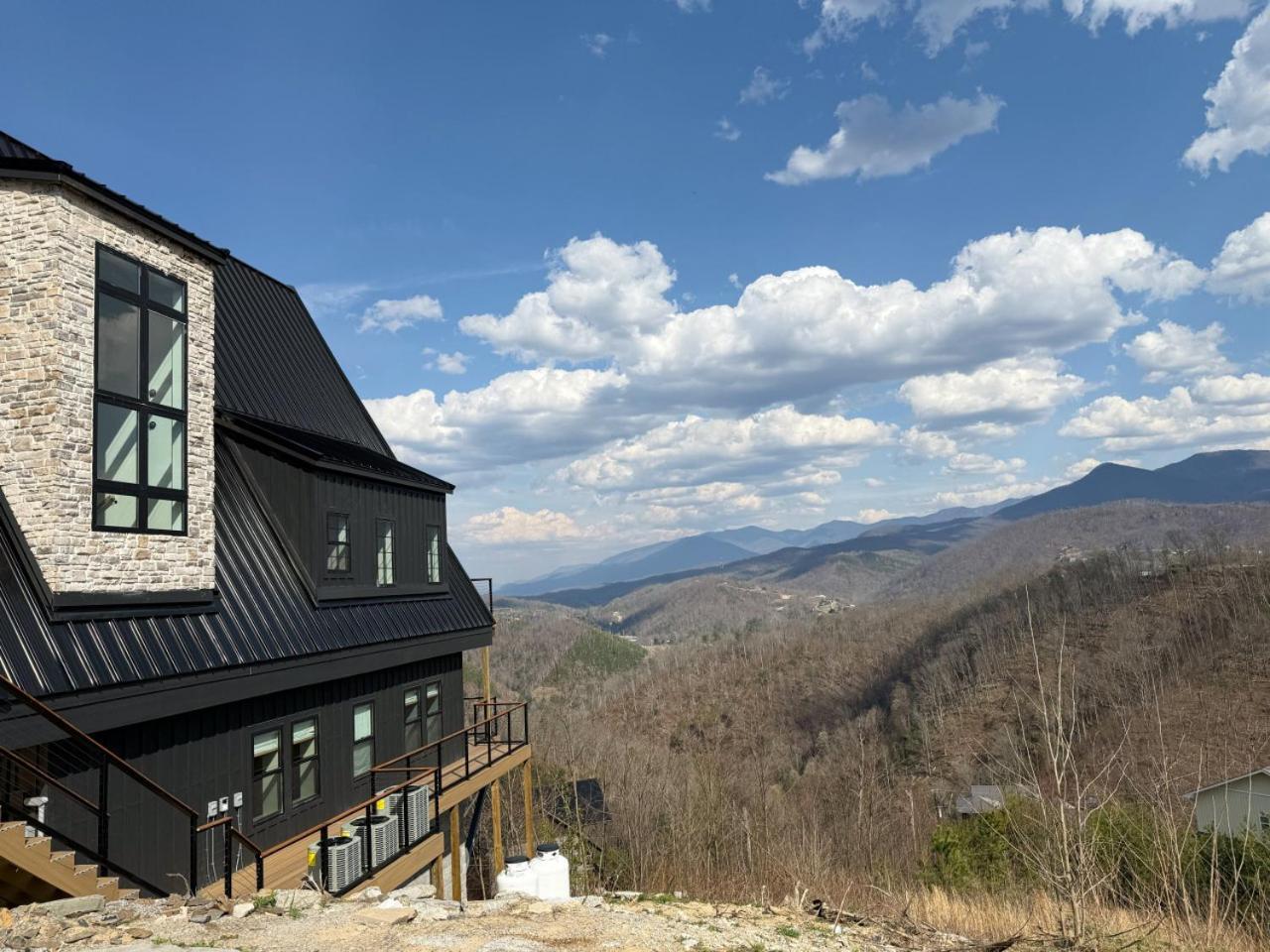 The Lookout At Village Hot Tub Games * Gatlinburg