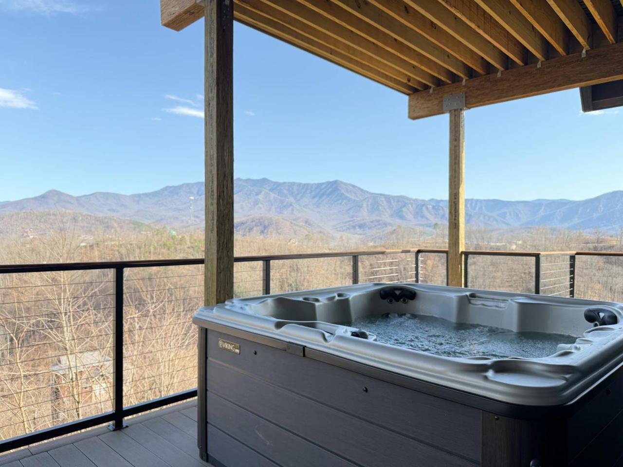 The Lookout At Village Hot Tub Games Gatlinburg