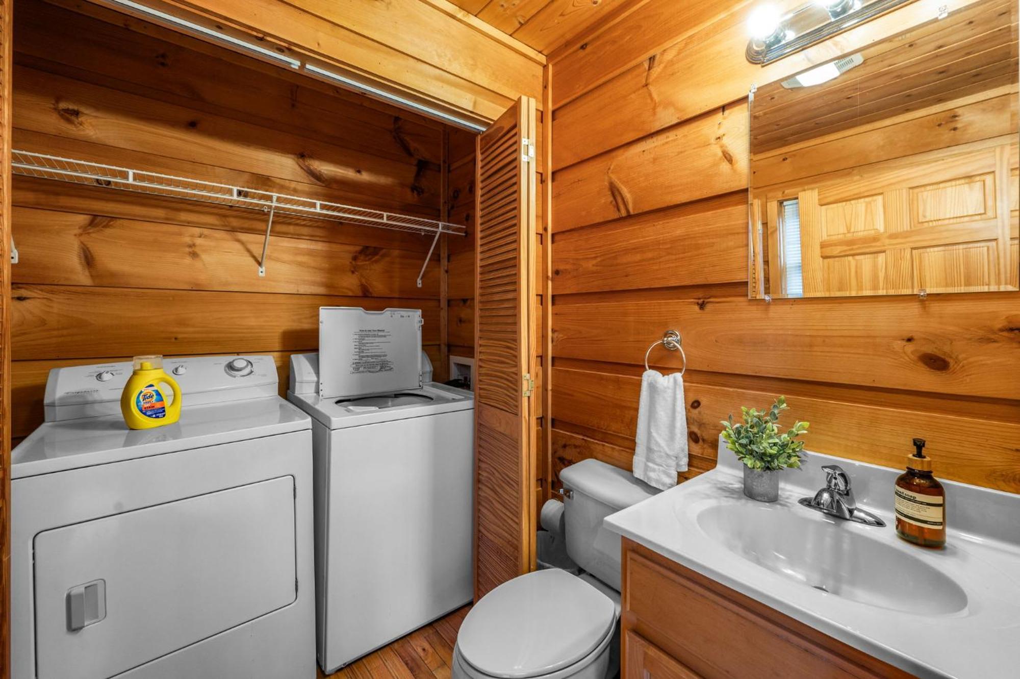 Cozy With Hot Tub *
