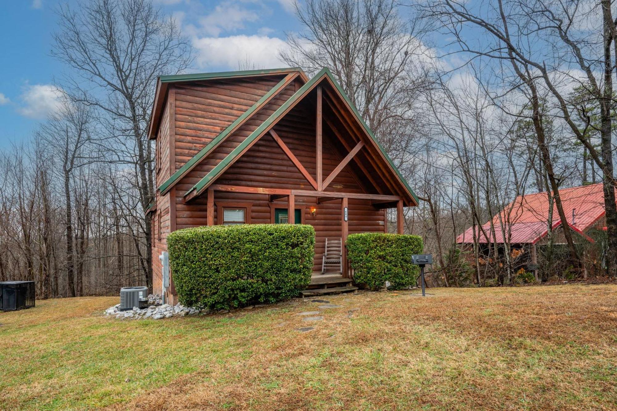Cozy With Hot Tub Holiday home Gatlinburg