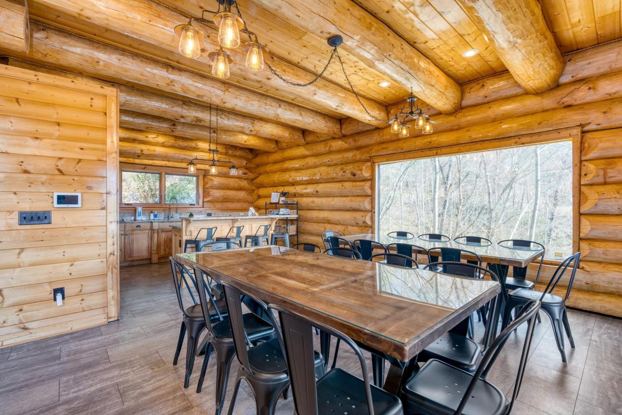 Luxury W Panoramic Views Firepit Game Pinnacle Holiday home *