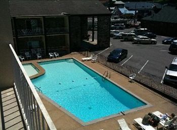 Riverside Motor Hotel