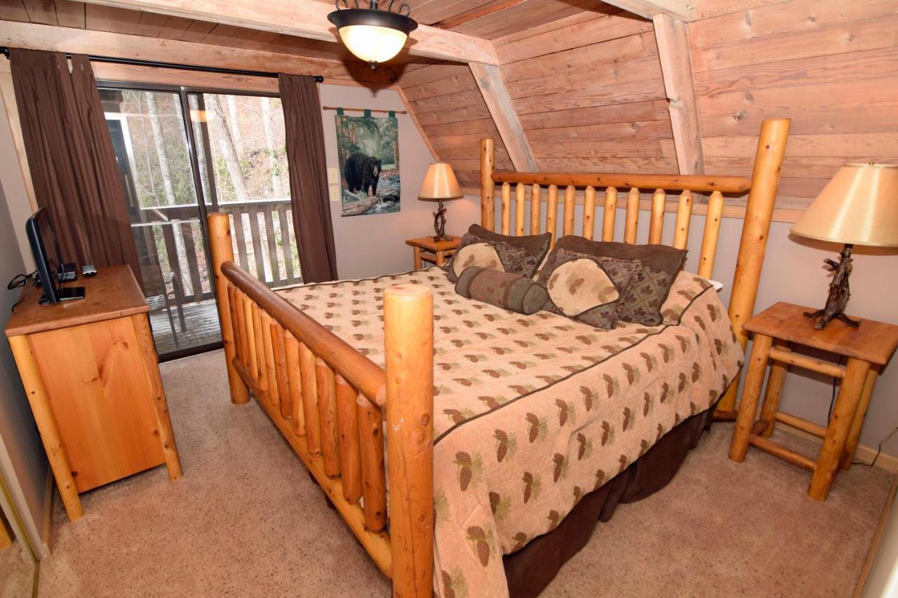 1125 Bear Ridge 4 Bedroom Cabin