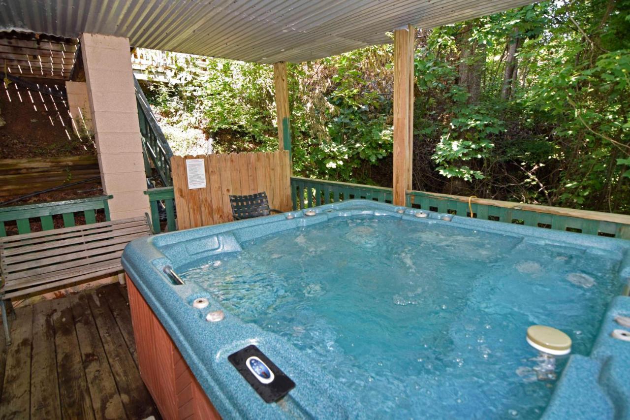 1125 Bear Ridge 4 Bedroom Cabin *