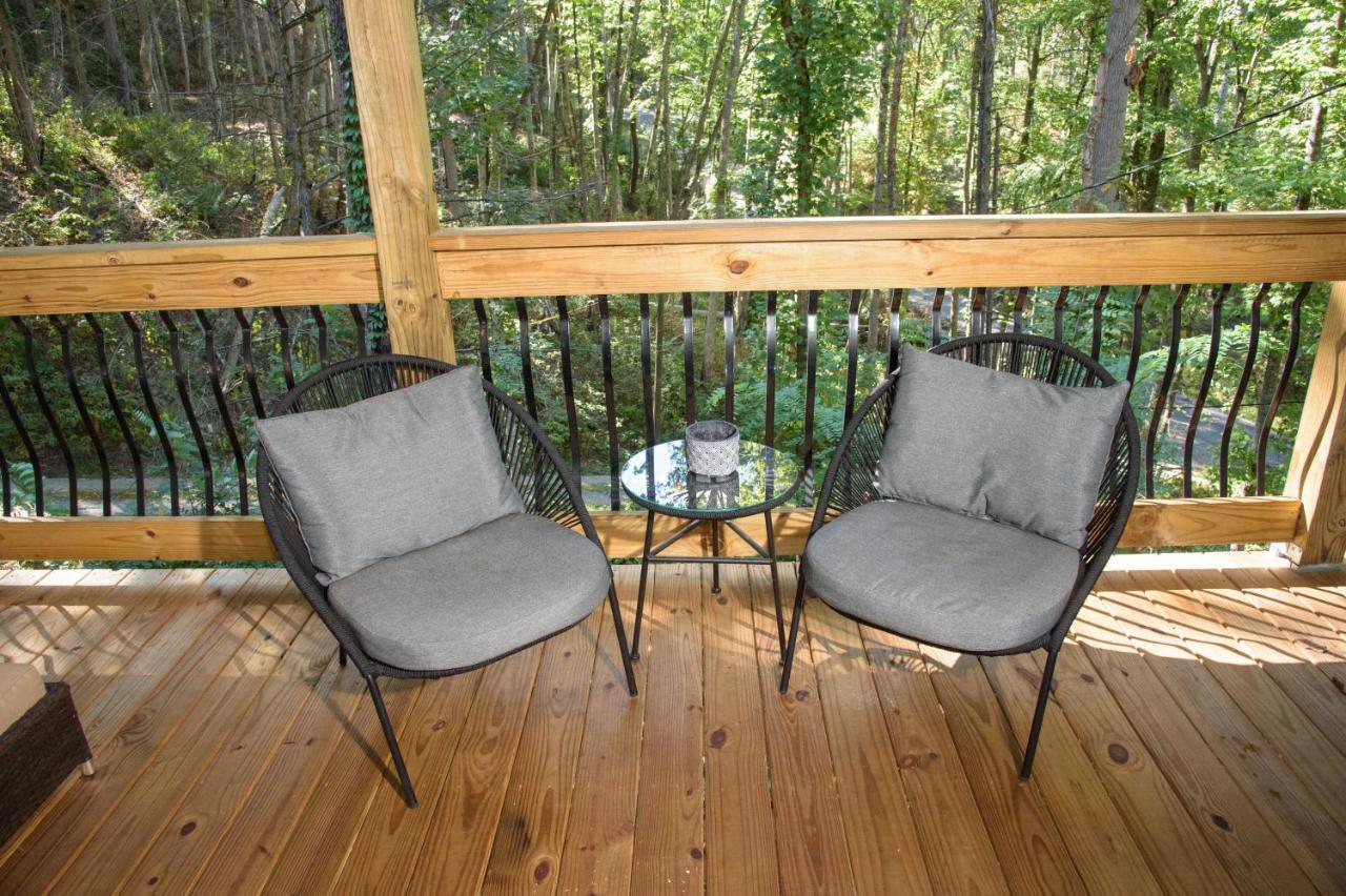Whispering Waters Cabin Holiday home