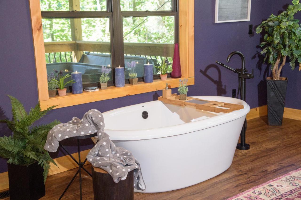 Whispering Waters Cabin * Gatlinburg