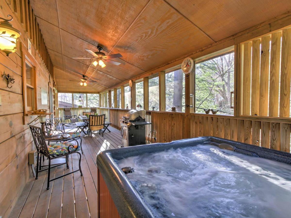 Cozy Nest Cabin With Porch And Jacuzzi! *