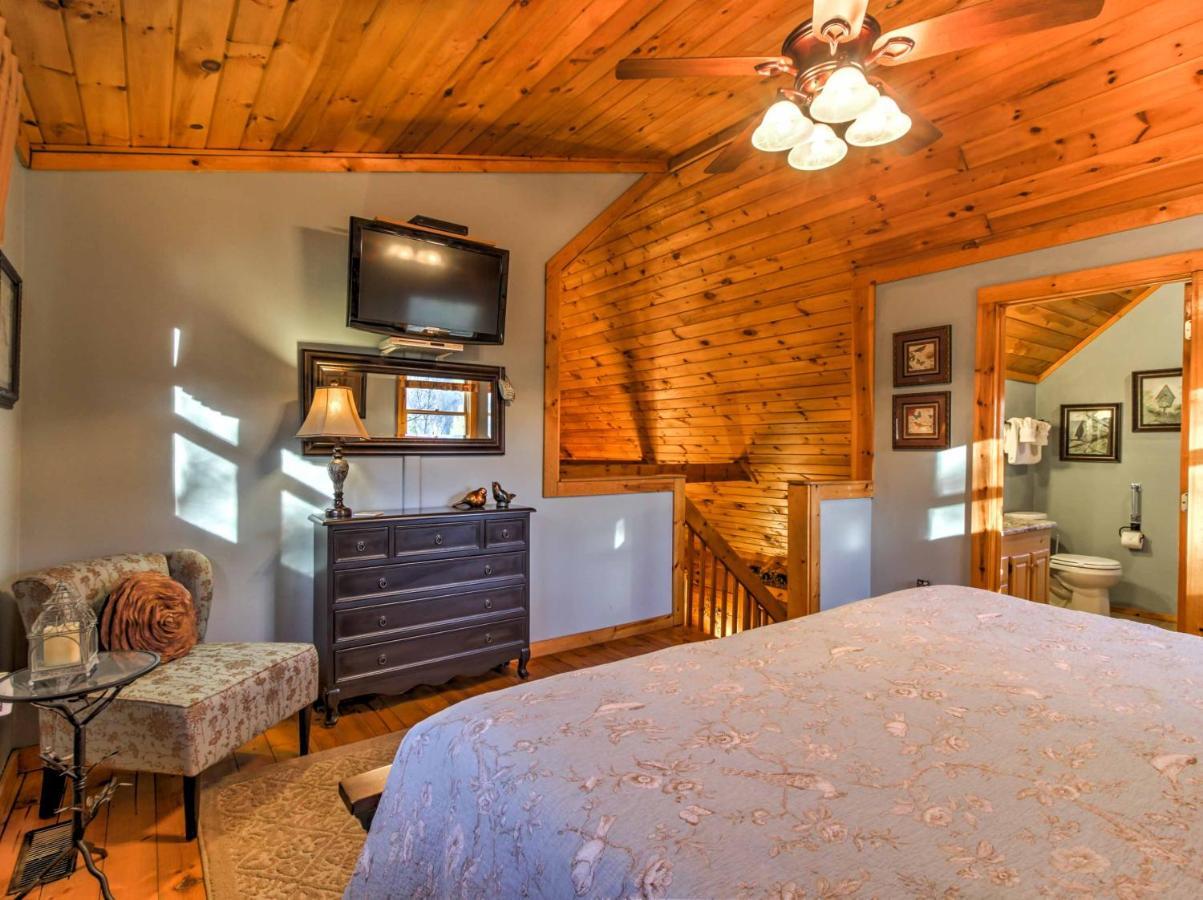 Cozy Nest Cabin With Porch And Jacuzzi! *