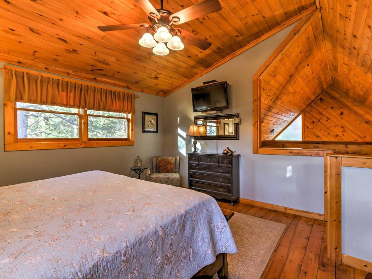 Holiday home Cozy Nest Cabin With Porch And Jacuzzi! Gatlinburg