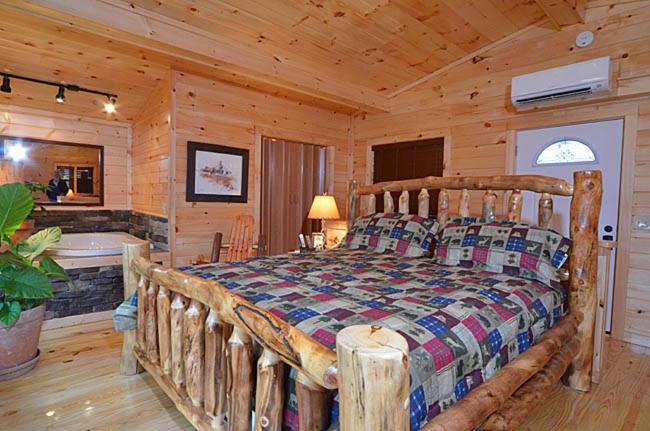 #820 Honeymoon Hideaway Gatlinburg