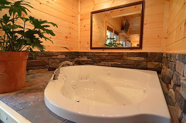 #820 Honeymoon Hideaway *