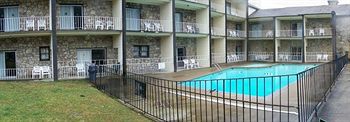 Riverside Motor Hotel
