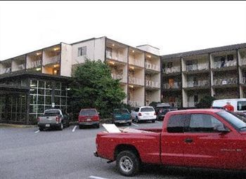 Riverside Motor Hotel 2*