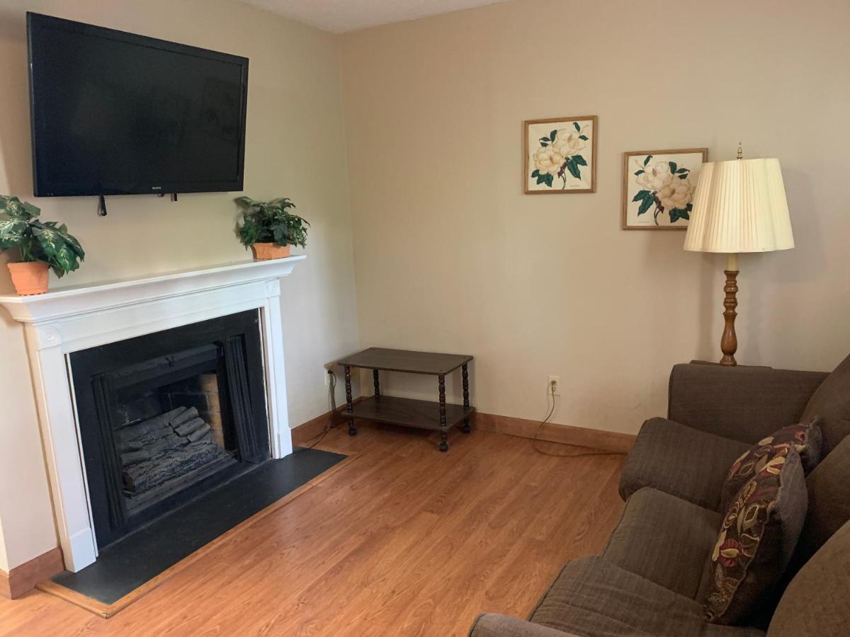 Oak Square Inn